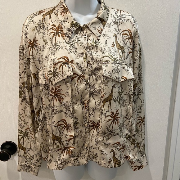 Zara TRF Collection - Giraffes Print Button down Blouse Size L - Picture 2 of 14